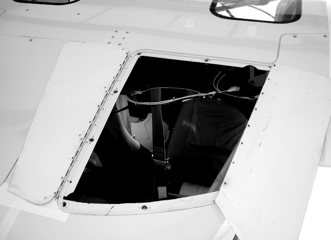 Split wing fold hatch provides exit for recovery chute.